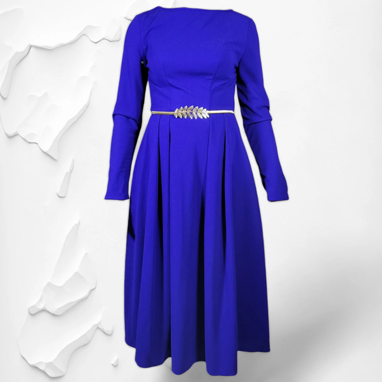 Midnight Majesty: Stylish Swing Dress